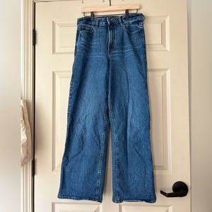 Size 8 extra high rise wide leg dark wash jeans from Old Navy
